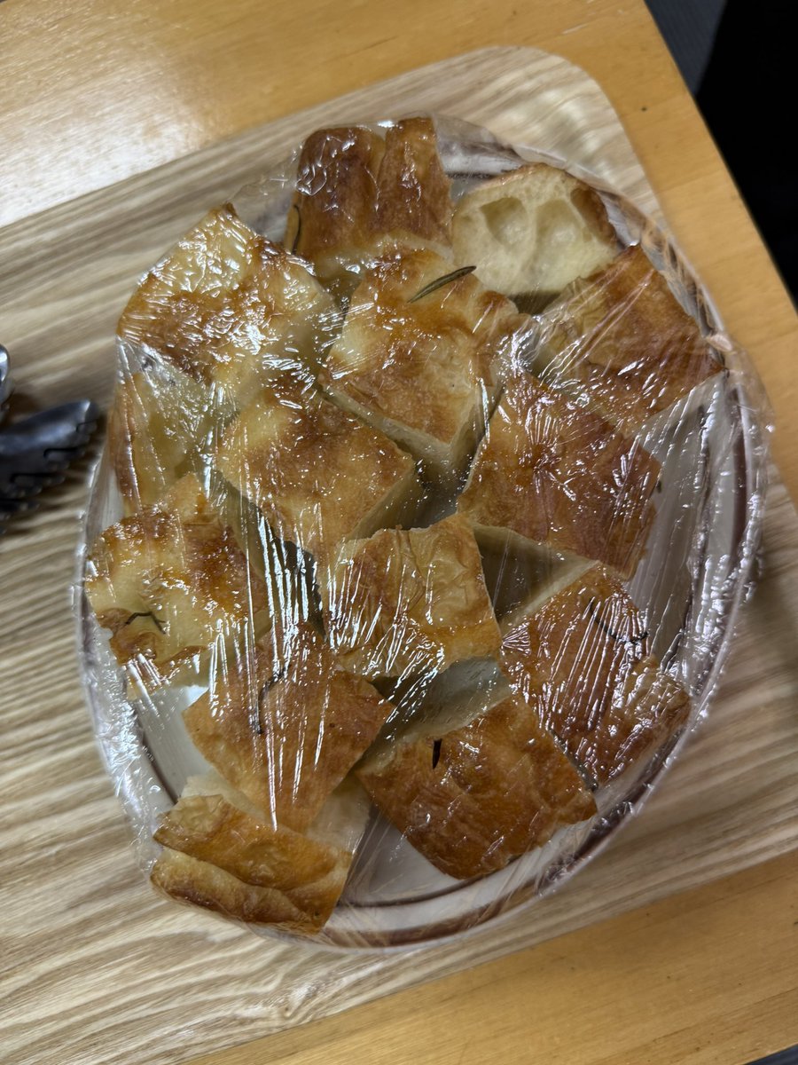 昨日はイゴトモのイベントに参加しました✨
河原先生が20歳のお誕生日ということで、皆さんとお祝いができました🎂㊗️
13路盤を使った交流対局も楽しく打つことができました😊
楽しいひと時を過ごすことができ、本当にありがとうございました‼️