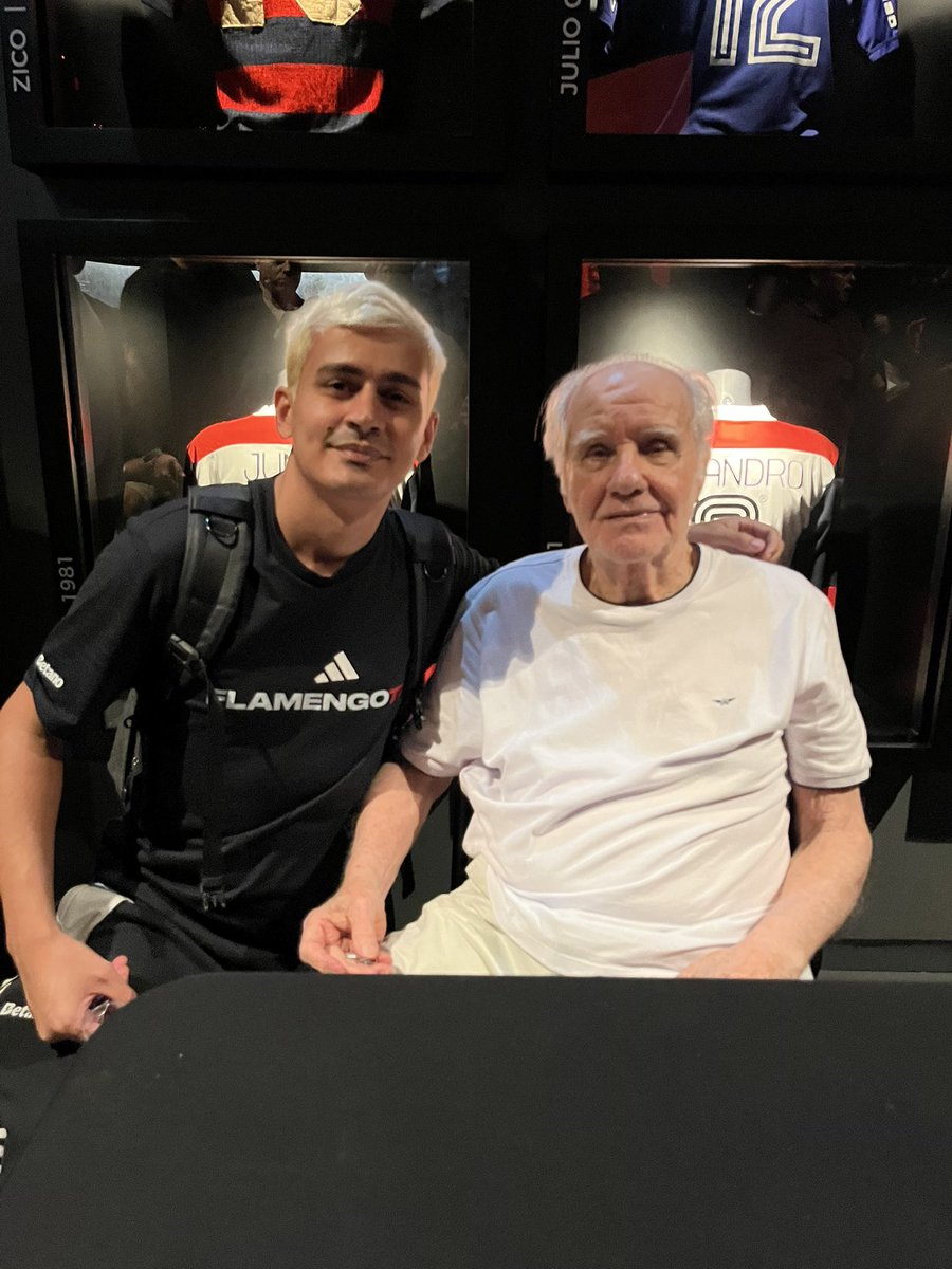 Hoje eu conheci a lenda!!! <a href="/evaristo_macedo/">Evaristo de Macedo</a> ❤️🖤