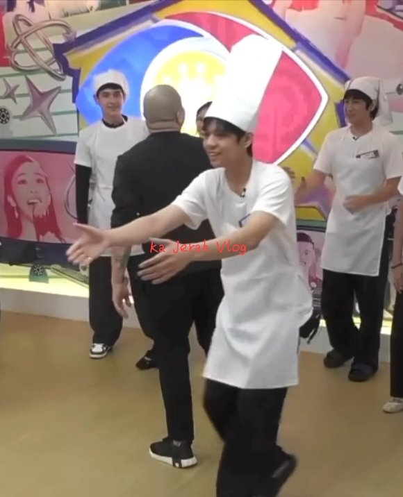 Jmreyes24's tweet photo. Napaka approachable talaga ni Marco, kaya maraming nagmamahal sayo eh. ππ
#pbbcollabupdates #pbbcollab20 #PBBCollab2point0 #pbbstayhome #MarcoMasa https://t.co/vwRLDJzDlF