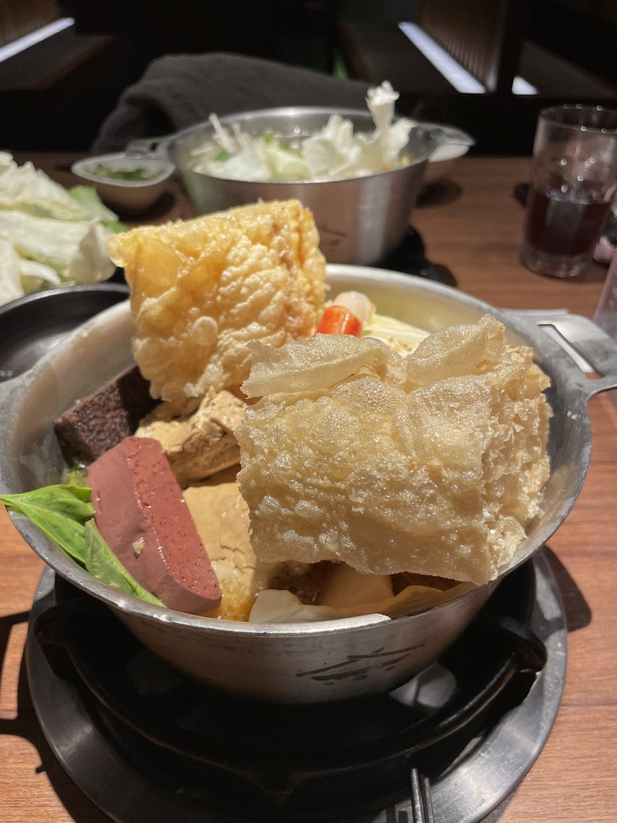 Time_catchX's tweet image. 台中南屯店は平日夜でも予約必須。 臭臭鍋好きな方はぜったい行くべき。
