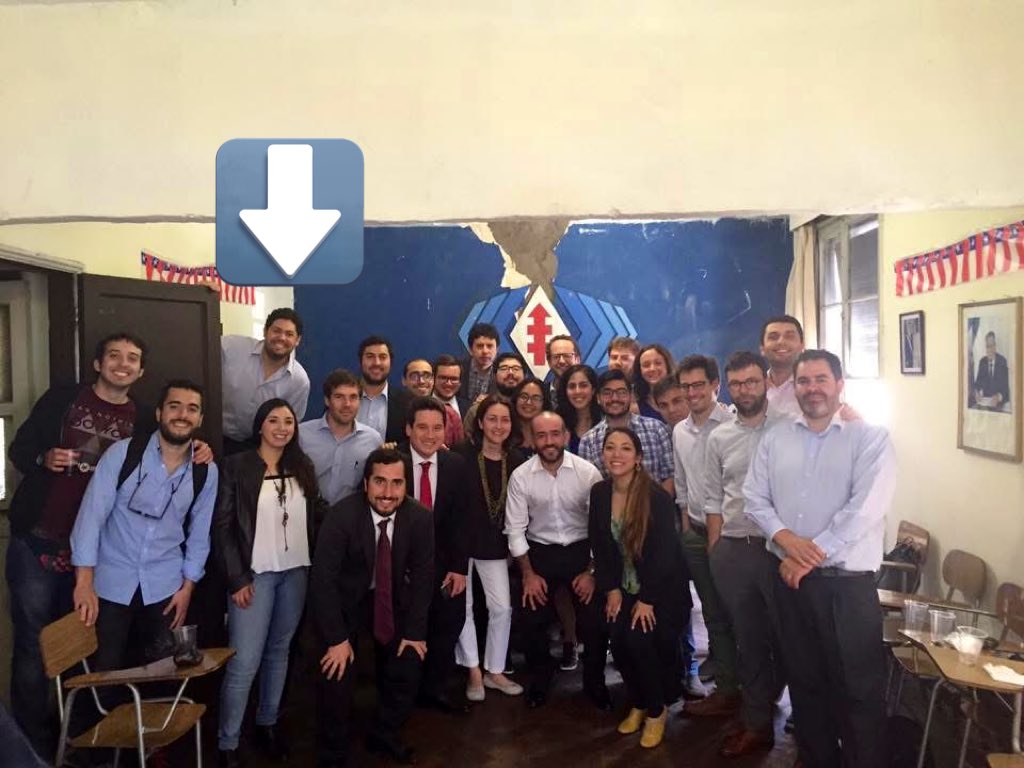 Alberto Larraín nunca fue Frente Amplio, sino <a href="/PDC_Chile/">Democracia Cristiana</a> En ese partido fundó Cardumen, con un lote de jipis cuicos que idolatraban a Iván Fuentes, hasta que el diputado cayó en desgracia por corrupción. Eran el “brazo armado” de Carolina Goic, cuyo cónyuge, Christian Kirk, fue