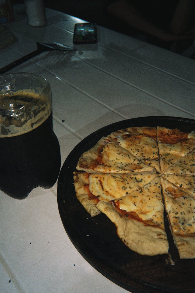 esto y cagarnos de risa toda la noche