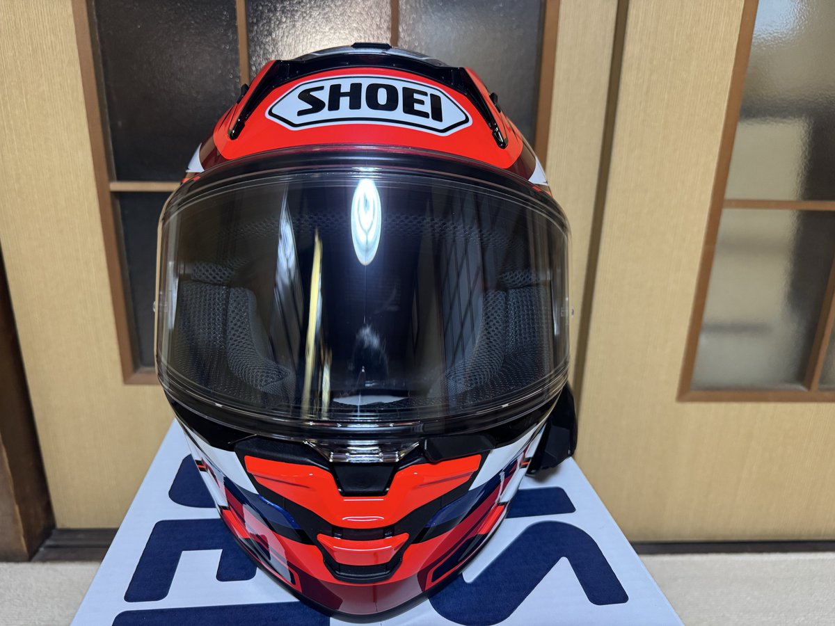 m_k_19yzfr1's tweet photo. 5年ぶりに納ヘルしました！⛑️
かっこいいです🤩

#SHOEI
#X_Fifteen
#VALION(レッド)
#納ヘル

生産終了で安くなってたからビーコム6xrも笑 https://t.co/MRvG4VBNI5