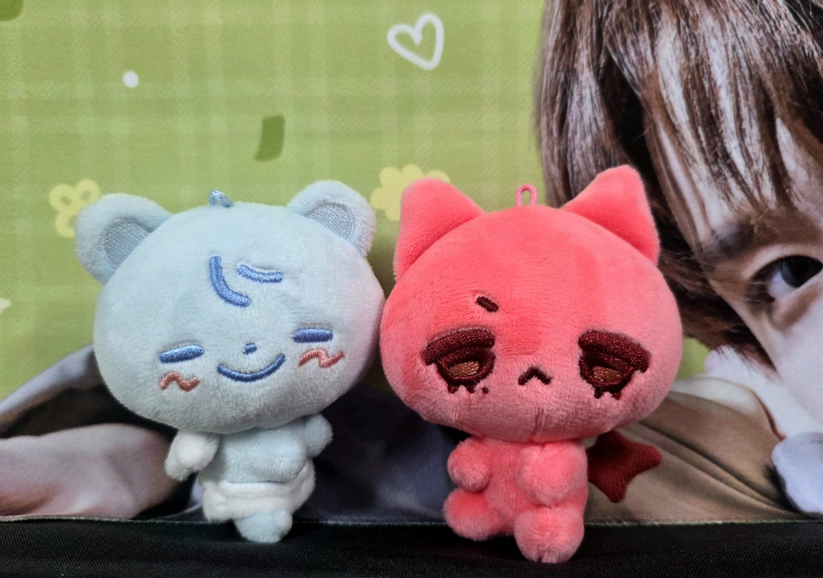 운젤이랑 탯빌 같이 두니까 다섯배로 귀여움.....❤️‍🔥😇😈