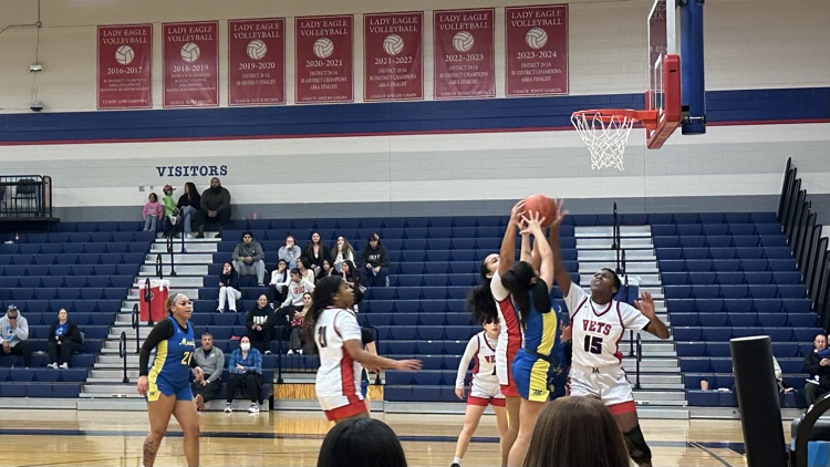 VMHSEagles's tweet photo. 🏀🦅 Lady Eagles Basketball takes the W against Moody Trojans 49-30
Way to go!
#InspireExcellence https://t.co/s4EdkSo03h