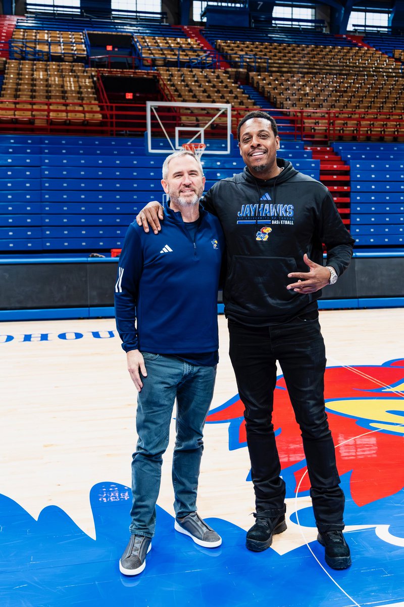 No better way to spend a Friday night for a couple Jayhawks, ain't that "the truth" <a href="/paulpierce34/">Paul Pierce</a>? 😆

#RockChalk