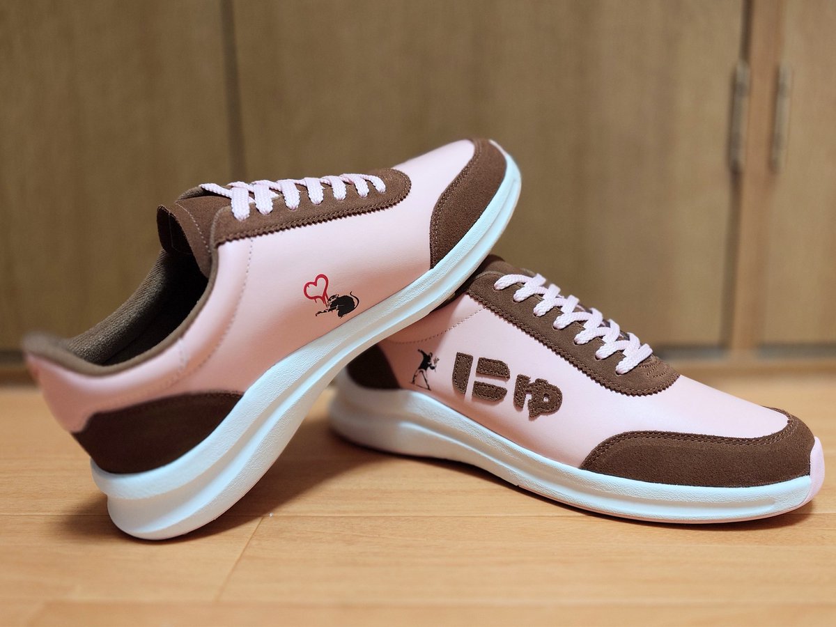 770827's tweet photo. 抽選でゲットしたバンクシーコラボスニーカー👟が届きました！！
当��愛でたいと思います🤭

#にゅ
#バンクシー https://t.co/MJHQto6Gfv