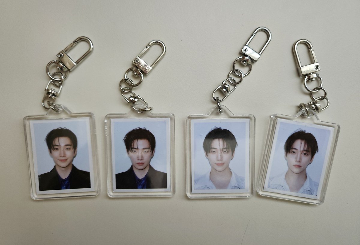 가방 지갑 차키에 걸고 이쁜 우리준호와
어디든 함께 해야지🥰