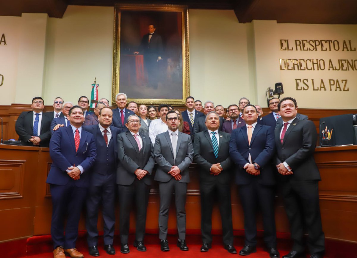 TFCA_mx's tweet image. En un marco de colaboración institucional histórico, el Magistrado Presidente Cristóbal Arias Solís , junto con el pleno del @TFCA_mx , asistió a un desayuno ofrecido por el Ministro Presidente de la SCJN, Hugo Aguilar Ortiz.
facebook.com/share/p/1Bwg3A…