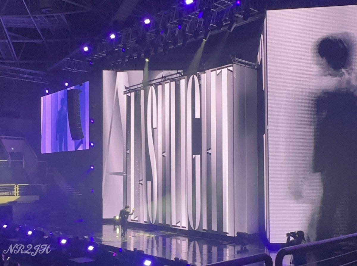 이번 무대들 전광판 영상 역대급으로 예뻤음
앞으로도 예쁠 예정

#준호의빛나는계절