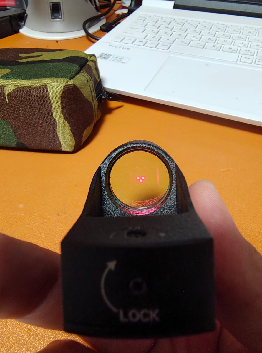 Belomo PK-06 gen.2
ポーチ付き 57,500円　状態は良いです。
ちなみにこれはGen2です。旧型との違いは各自ググってください。気持ち良くなってる様な…？
最近入手困難で唯一無二の形状をしています。（特にGen2と謳う物は特定のサイトでしか購入出来ない）

#ミリタリー物販