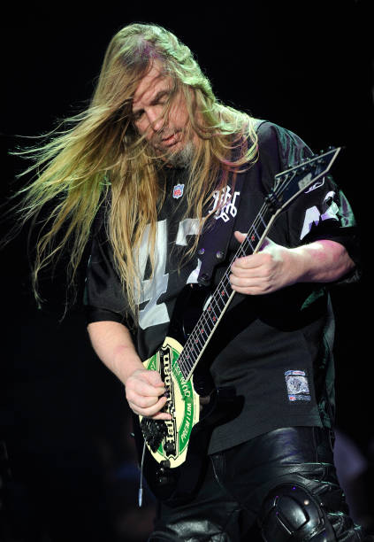 NWOBHM_EDDIE's tweet image. Happy Birthday legendary Slayer guitarist Jeff Hanneman! 🎉🎸🇺🇲

Today, January 31st, he would have been 62 years old. R.I.P. 🙏

What’s your favorite Jeff Hanneman riff? 🎸⚡

​#JeffHanneman #Slayer
#HappyBirthday #RIP