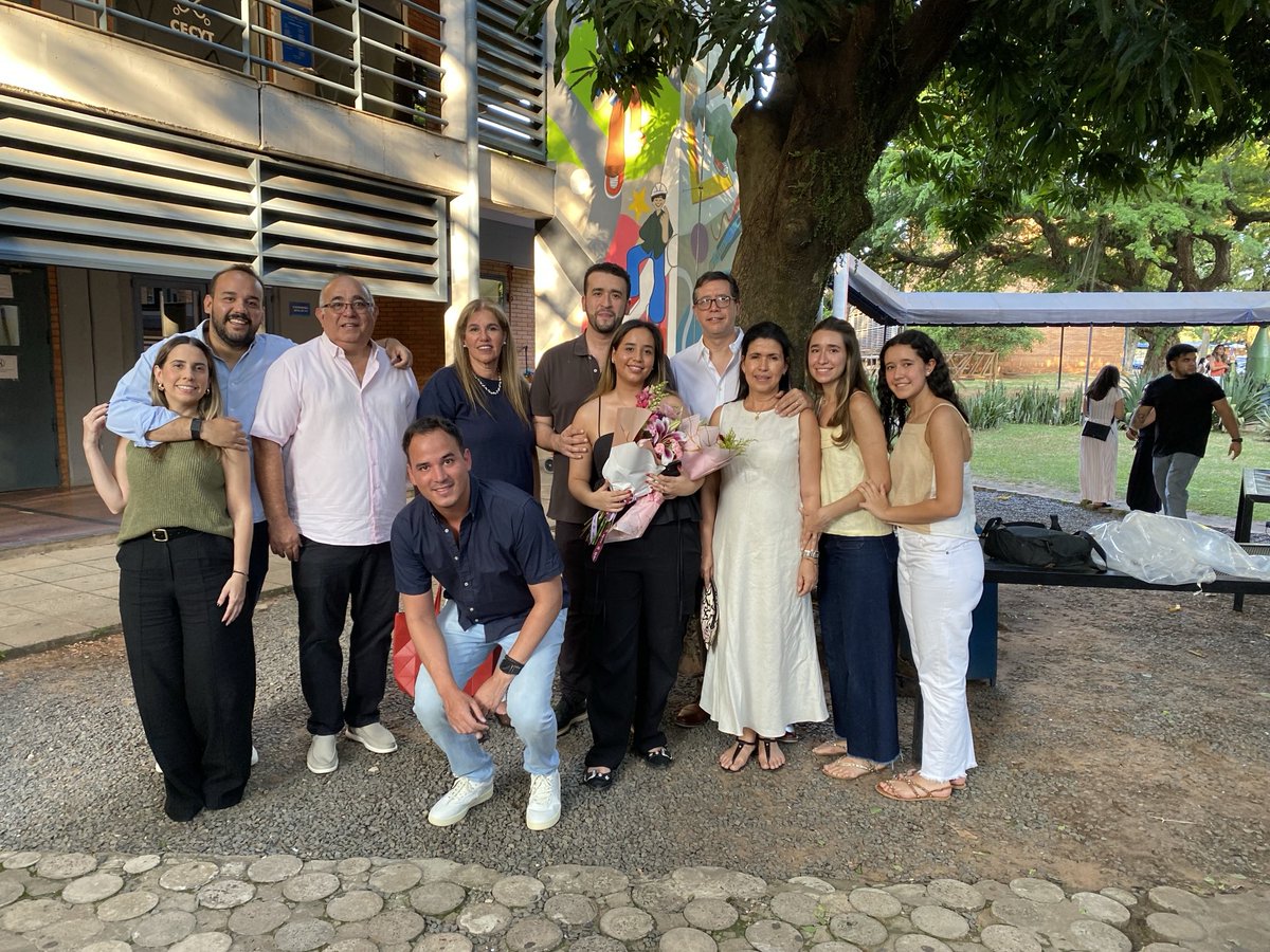 CayoRCaceres's tweet photo. MOMENTO FELIZ!!! Mi hija María Betharram aprobó su último examen en la Facultad de Arquitectura UCA. Una alegría inmensa compartida en familia. https://t.co/xVvjEolTeD