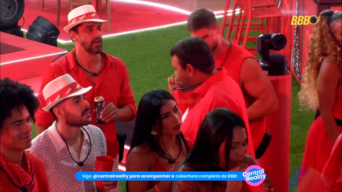 centralreality's tweet photo. Babu manda recado para a Produção avisando que a voz do Arlindinho só está saindo no retorno #BBB26 https://t.co/63IU2OlsKO