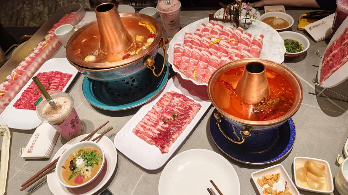 昨天跟师兄师姐一起挨骂了，一边低头一边在群里蛐蛐，顺便想好了等下去吃什么，果然促进感情最好的方式就是拥有共同的敌人（不是 https://t.co/8jPFSu6Ayt