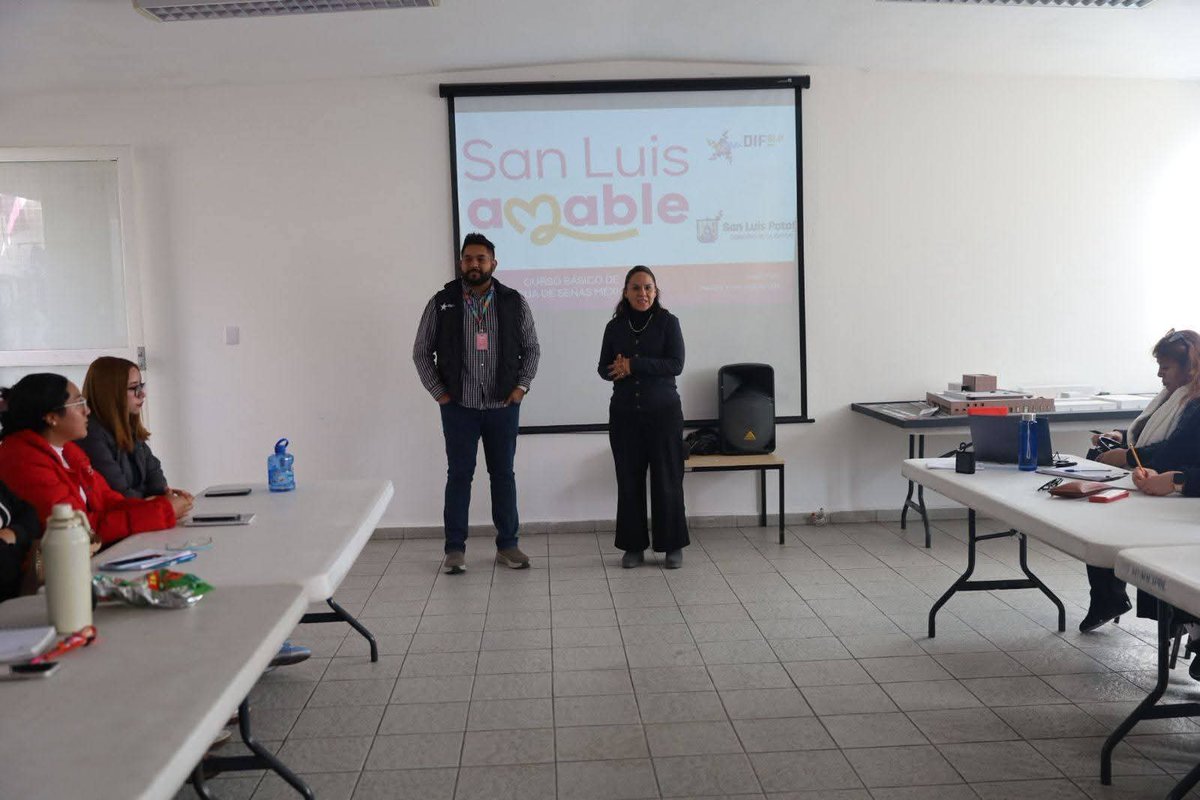 Por el #SanLuisInclusivo que promueve el alcalde <a href="/EF_Galindo/">Enrique Galindo C</a> y la Pdta <a href="/EstelaArriagaM/">Estela Arriaga</a> en el <a href="/DIFMunicipalSLP/">DIF Municipal SLP</a> iniciamos el Curso Básico de Lengua de Señas Mexicana  la comunicación para promover una sociedad más accesible para todas y todos. 
<a href="/jessicaalbarra7/">jessica albarran</a>
#SanLuisAmable