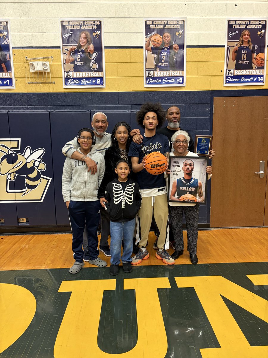 nicoals farrow tweet media