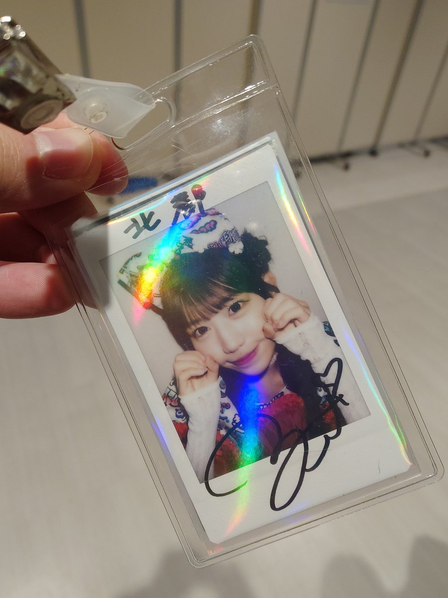 チェキぶら下げてるので声かけてください #白石まゆみ #山本るしあ