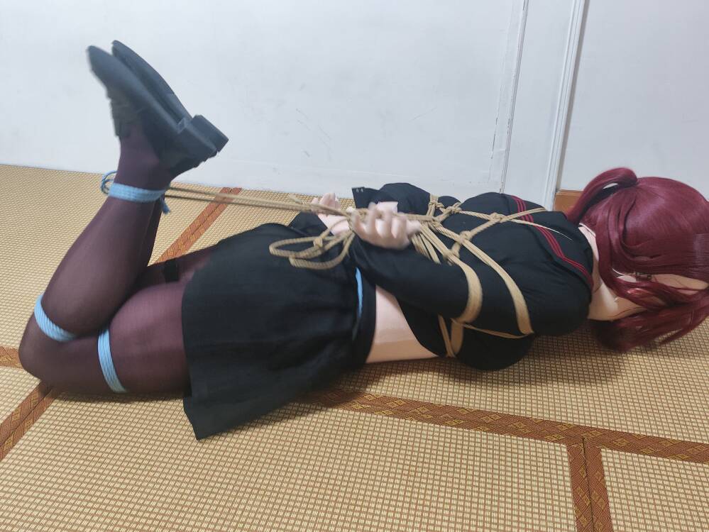 又被捆起来了捏，也是第一次体验上驷马咯。

🪢📷<a href="/AskalunAwa7801/">Askalun Awaken</a>

#kigurumi #着ぐるみ