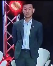 ตอนนี้พวกเพจไอโอและเพจพรรคต่างๆกำลังปั่นกระแสว่ายืนเคารพเพลงชาติของเท้ง แม้จะถูกต้องแต่สะท้อนความ"ไม่รักชาติ"
ไม่รักชาติพ่อง! ตอนกูอยู่เมืองไทยกูก็ทำแบบนี้ ยืนให้ก็ถมเถแล้ว ความ"รักชาติ"มีหลายแบบโว้ย!
อันที่จริงการเคารพธงชาติวันละ2เวลา ควรเลิกไปนานแล้ว ถ้าจำไม่ผิดเป็นผลมาจาก6ตุลา