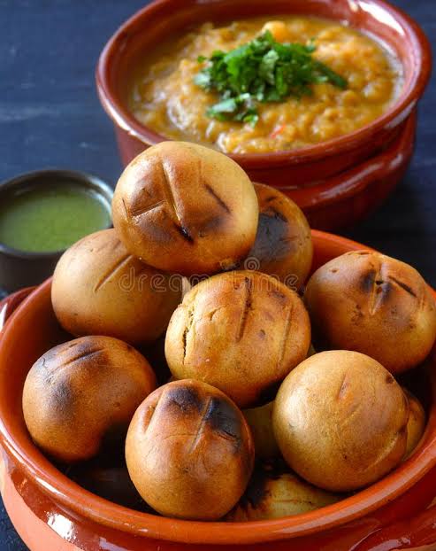 Patna street food that will actually make you book a ticket 😋 Litti Chokha for ₹50–80 — smoky, spicy, soul-hugging Bihar love 🔥 Foreigners — would you dare try this? Indians — best litti chokha spot in your city? Drop below! 🍲 #IndianStreetFood #PatnaEats #BiharFood