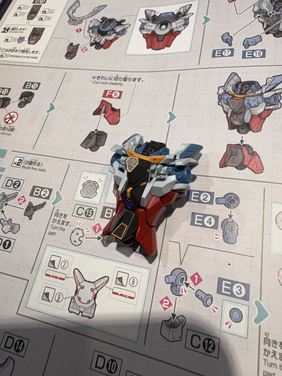 dash2u's tweet image. 久々に再開してるけど、パーツもシールも細かすぎる‥😵

#ガンプラ
#GQuuuuuuX