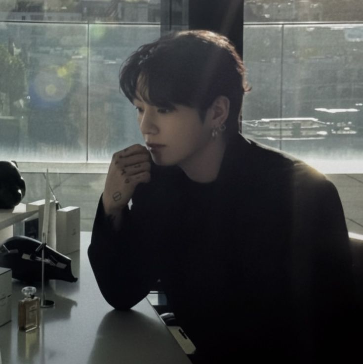 tetecoyo's tweet photo. #taekookau | NÃO É A RANT?

Taehyung é apaixonado em seu melhor amigo e decide se declarar em sua conta privada no twitter, só não imaginava que iria errar a conta e Jungkook estivesse acompanhando em tempo real os post's. https://t.co/uXM207YeH1