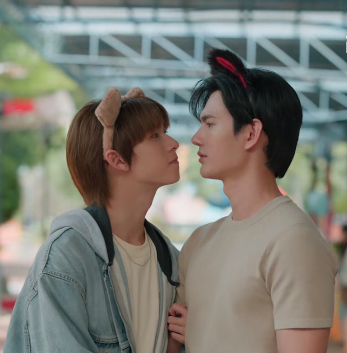 พูดไปใครจะเชื่อที่ยิ้มอ้อนๆเกาะแขนพี่สิงอยู่นั้นคือเมะแท้ร้อยเปอร์ 

SINGSA LATAI FINAL EP

#สิงสาลาตายFINALEP