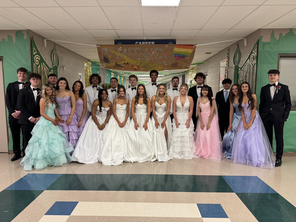 Congratulations to Addyson and Trey for being crowned Homecoming Queen and King tonight. <a href="/SiegelHighStars/">Siegel High School</a>