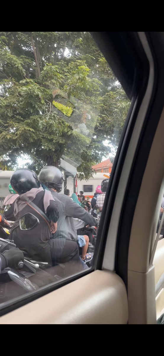 ketinggalan kereta kocak😭