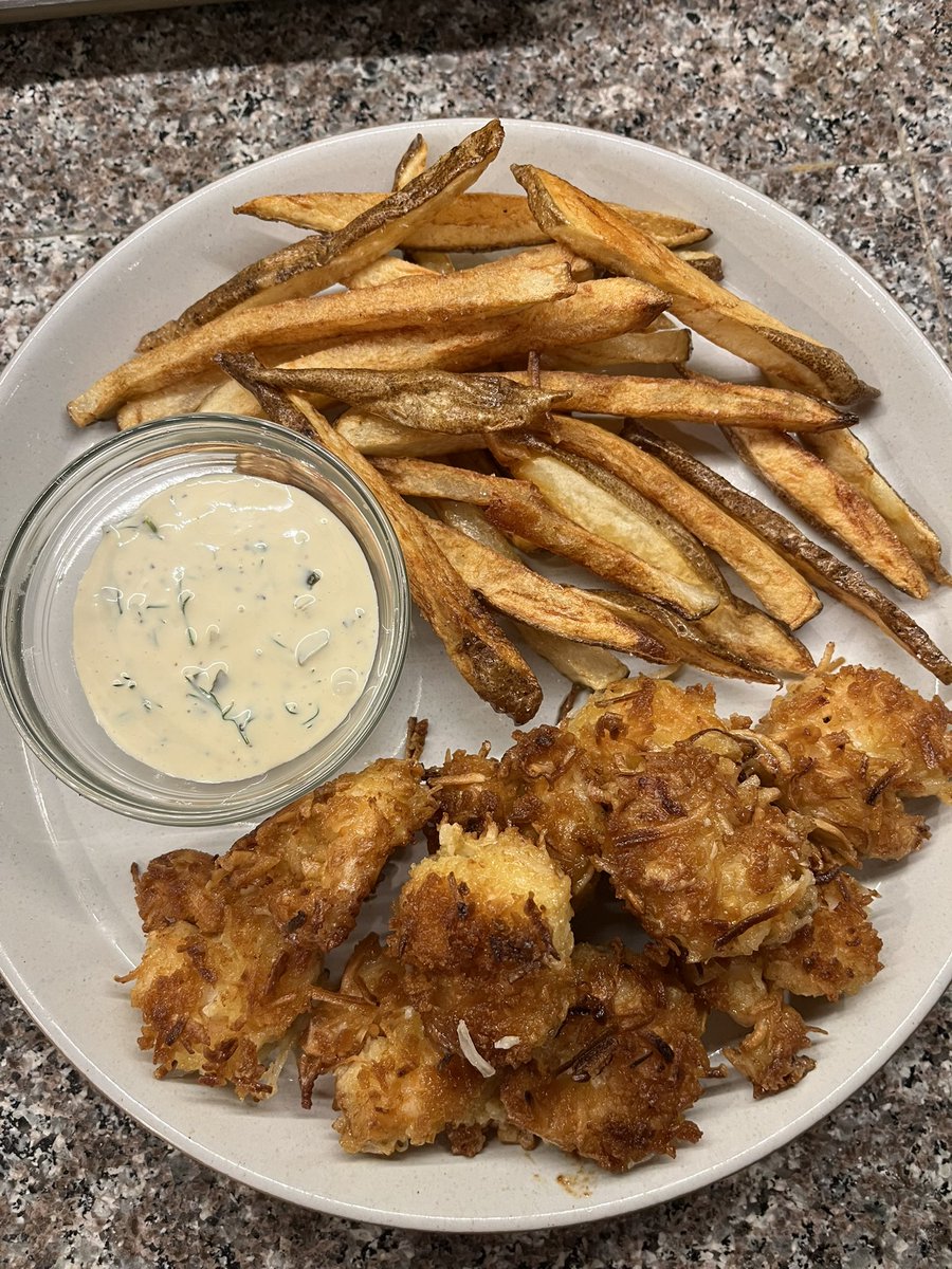CaleCrypto's tweet photo. Tonight I made coconut shrimp with beef tallow fries https://t.co/1XsjXBCox3