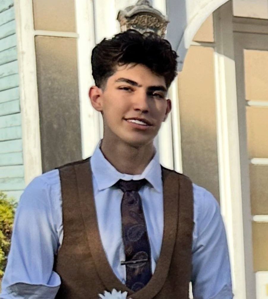 🚨
This is #ShervinBagherian, he is only 18 years old.
He is facing execution in Iran right now, he is in serious danger
Say his name. Share this. Talking about him can save his life.

#FreeIran
#StopExecutionsInIran
#IranMassacre 
#شروین_باقریان