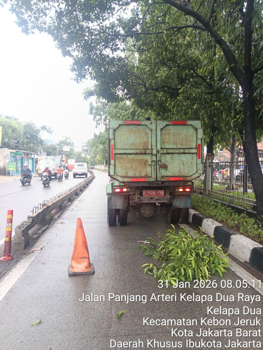 PT_Transjakarta's tweet image. #INFOTRANSJAKARTA | Koridor 8: Lebak Bulus - Pasar Baru dan Rute 1Q: Rempoa - Blok M mengalami pengalihan rute dikarenakan adanya kegiatan penebangan pohon dari dinas pertamanan di sekitar Halte Bungur. Sementara arah Lebak Bulus tidak melayani Halte Bungur dan Halte Tanah Kusir.…