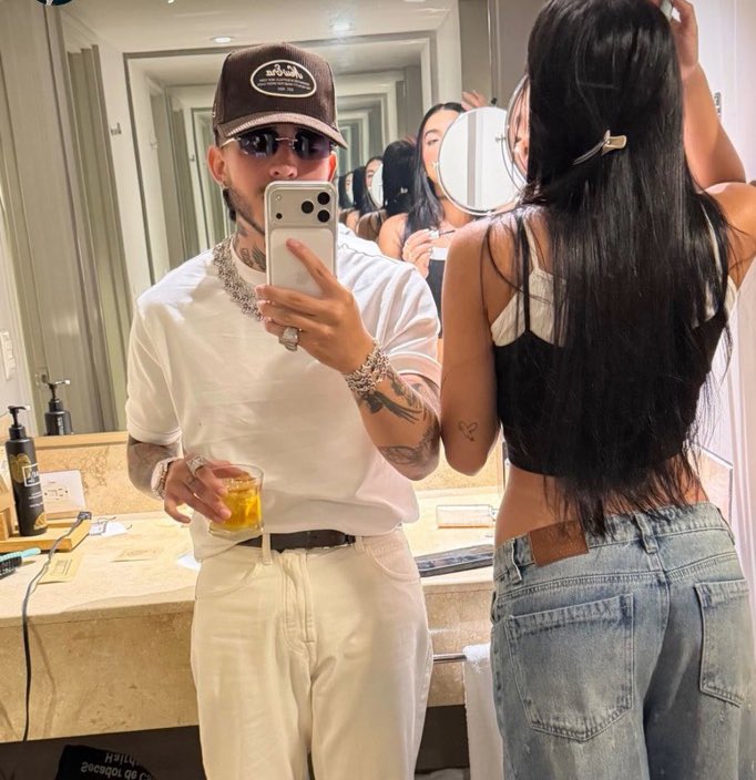 k_psmj's tweet image. La historia que subo yo /// La historia que sube ella 🥀