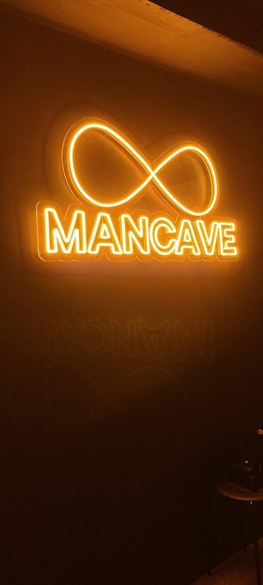JovanAntonio5's tweet photo. @infinity_spa_ph 
Guess which branch 
lawak ng varsity shower maze combination. 
SADLY sila pinto ng steam room.
Wala sauna.
Massage ok naman.
#InfinitySpa 
#infinityspacdo 
#mancave https://t.co/8mx38Ms6Pa