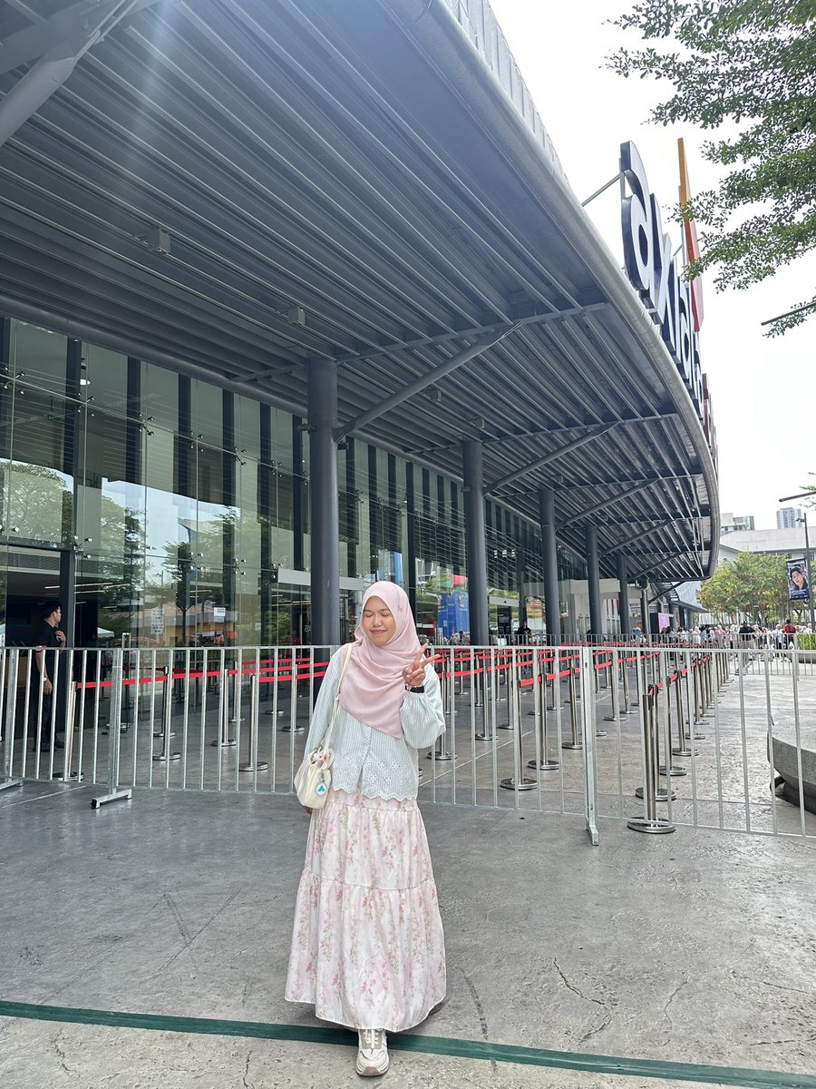 skiessuk_'s tweet photo. outfit for today 💗✨

 #TheDECADEinKL #DAY6_10th_Anniversary_Tour #Day6inKL https://t.co/JVBB8FAcIw