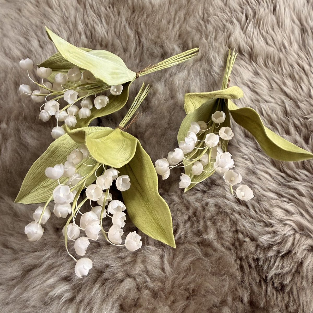 dela_freie's tweet image. 【ドルミス販売品のお知らせ　その2】

第61回Doll’s Myth. 
2026年2月1日（日）OMM Ｃホール
FREIE ブースNo.G-1

スズランのリボンカチューシャ
飾り付け2種
9-10インチサイズ　4,000円
7-8インチサイズ　2,000円

布花スズランのブーケ　3,000円

#ドルミス61販売 #ドルミス