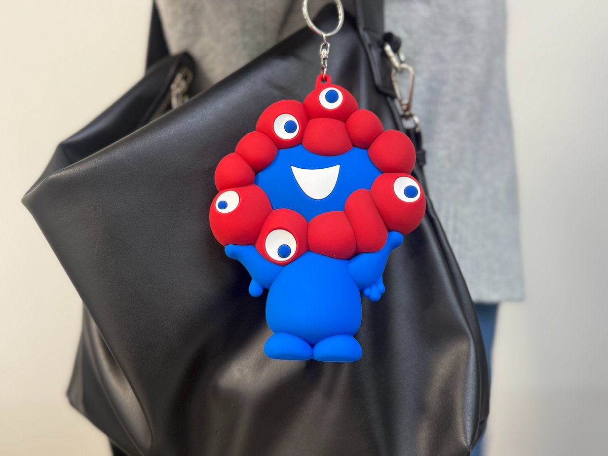 Osaka_Tabilog's tweet image. ／
大阪観光局【公式】X
全6回 #プレゼントキャンペーン🎉
＼

第1弾は…
🔴🔵ミャクミャク シリコーンポーチキーチェーン🔵🔴
を抽選で8名様にプレゼント❕🎁

ミャクミャクがシリコーン素材のポーチになった可愛いキーチェーン💕
ファスナー付きで小物も収納できます✨

⏬応募方法⏬…