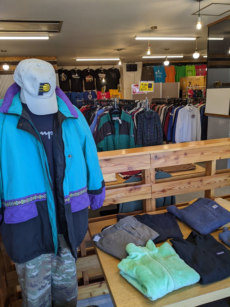 店内さらに広くなりました！👕✨ 商品数も増えたので、ぜひお気に入り