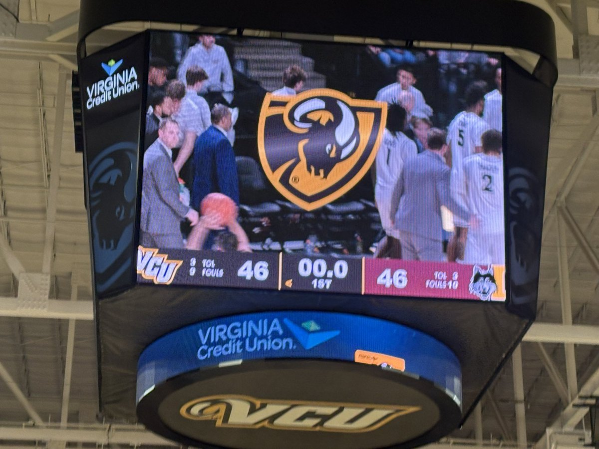 MekhiWilsonpro2's tweet image. LOYOLA-CHICAGO 46
VCU 46
HALF

The Ramblers lead 24-9 midway through the first half, however a Rams comeback lead 
by Terrence Hill Jr. with 15 pts evens the game at the half.

Miles Rubin scored 17pts for Loyola-Chicago

#vcu 
#vcubasketball