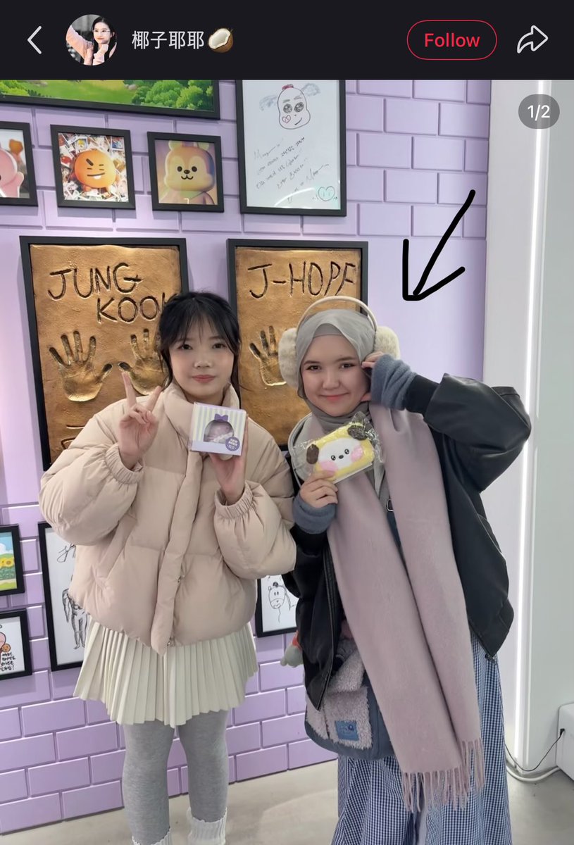 [help rt] 

this chinese army is looking for this australian army she met at bt21 store!!! 

if you’re studying at hanyang university and your name is faiza (and you’re the one in the pic), please reach out to me so i can put you in contact with the chinese army!!