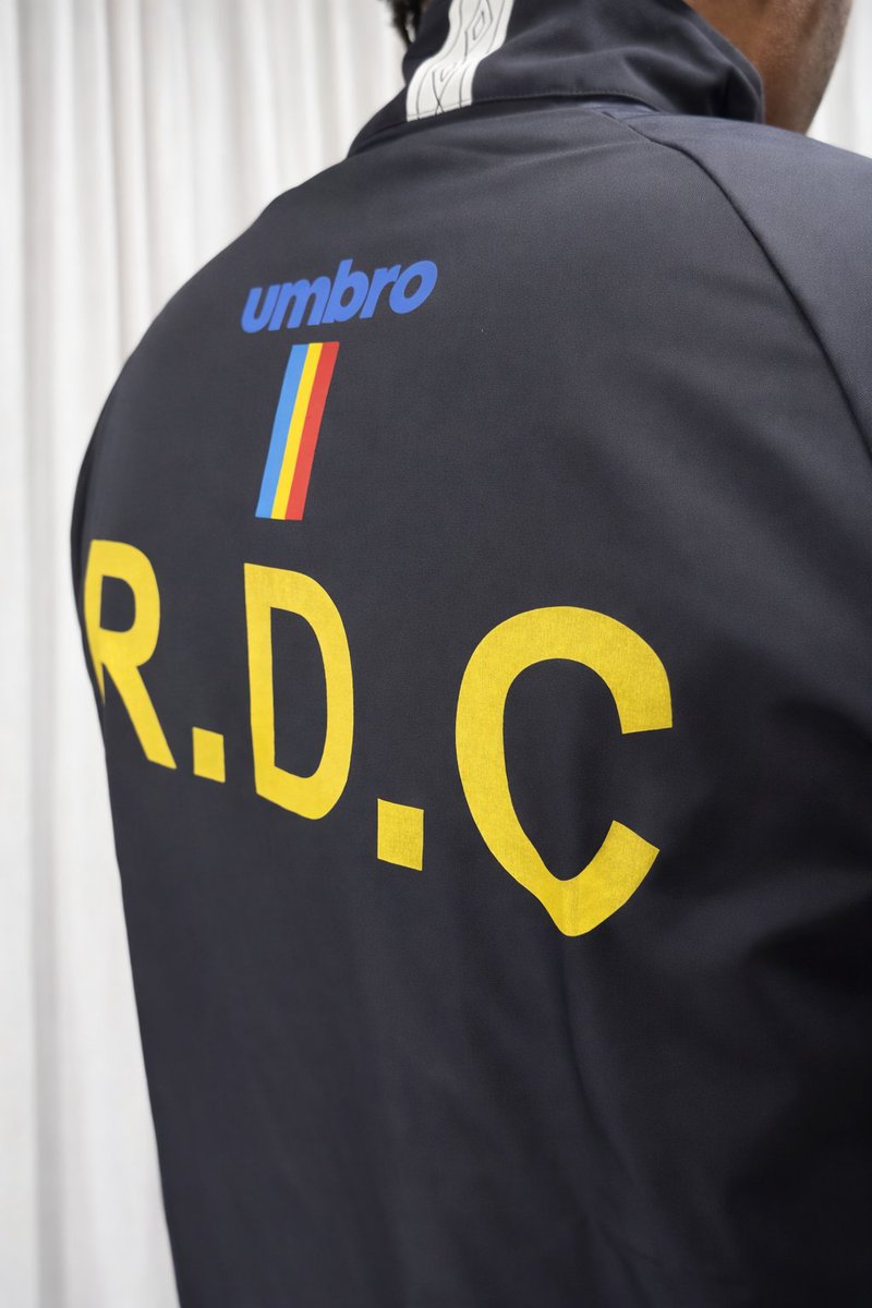 Survêtement disponible chez muanazaire, pour plus d'infos, rdv sur snap !