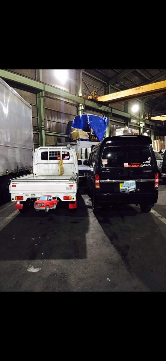 kawasakigpz9001's tweet photo. 軽はずっとスズキ派で30年前にジムニー乗ってから1台目のシャンパンゴールドのエブリィワゴン乗ってそれから数年経ってブラックのエブリィ乗って今回シルバーのエブリィワゴン！
ホントはまた黒欲しかったんですよねぇ〜・・・🥺

#スズキ #ジムニー #Jimny #エブリィワゴン #EVERYWAGON https://t.co/GfMbtC61I1