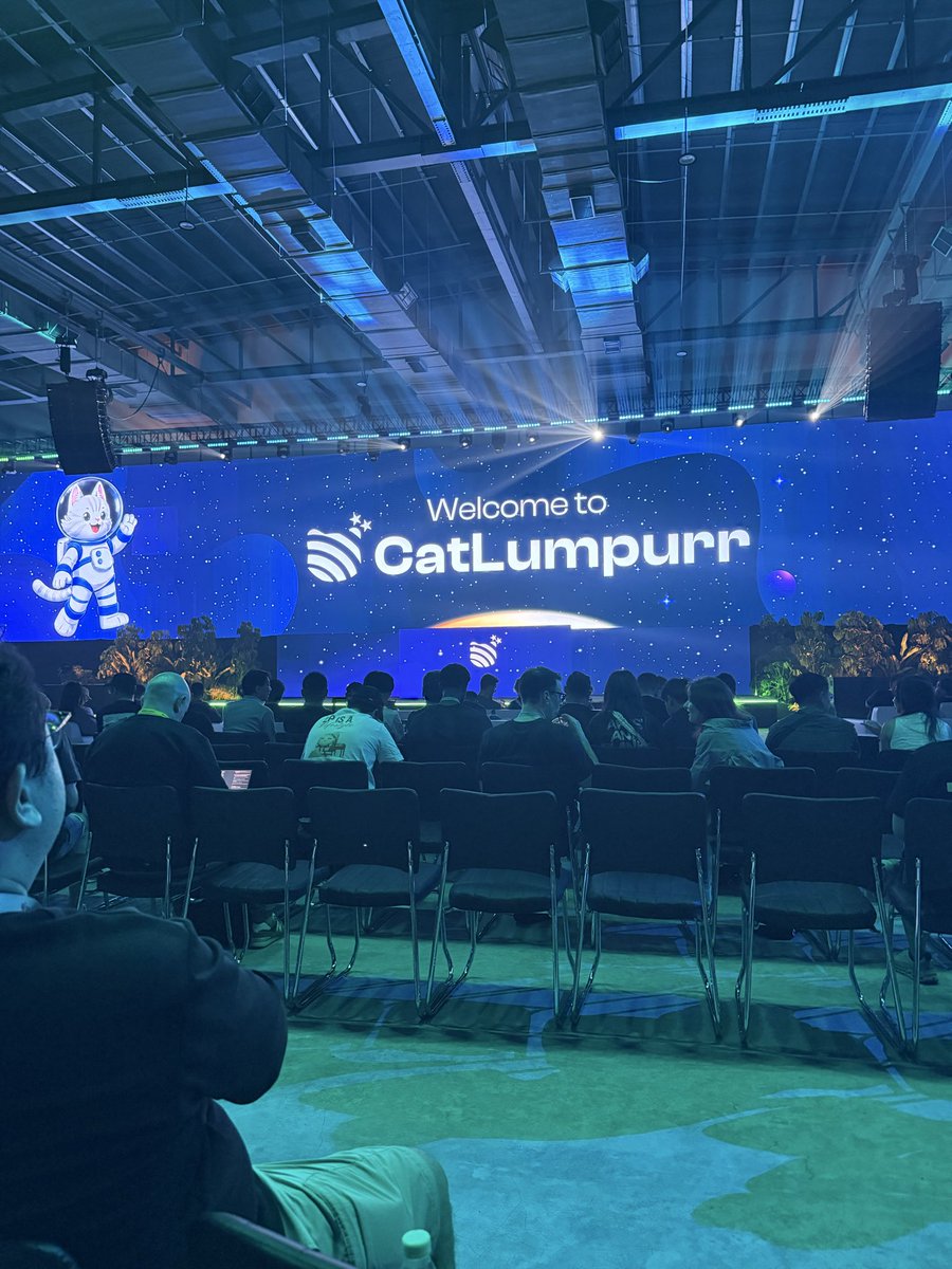 Waiting for the boss <a href="/weremeow/">meow</a> #Catlumpurr #Jupiter #Burn