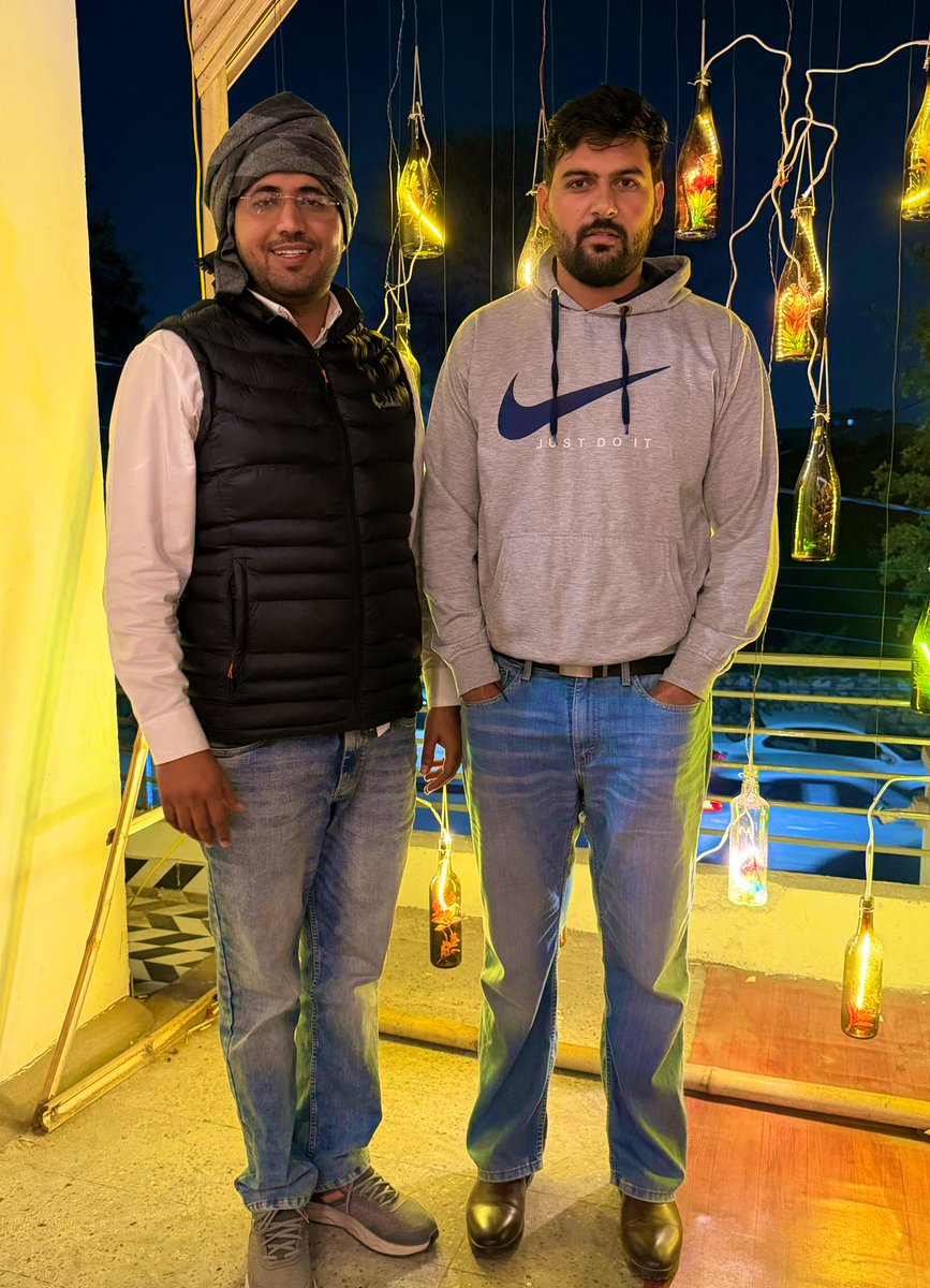 Dadarwal7's tweet photo. मिलिए संघर्ष, संकल्प और सफलता की मिसाल
मित्र विकास चौधरी (SDM) से 🔥

3rd शिक्षक भर्ती में चयन के बावजूद नियमों की जटिलताओं से आहत होकर उन्होंने हार नहीं मानी, बल्कि #RAS को अपना लक्ष्य बनाया।
अथक मेहनत के दम पर #RAS_2023 में 23वीं रैंक हासिल कर यह साबित कर दिया कि सपने वही पूरे होते हैं जिनके पीछे हौसला होता है।