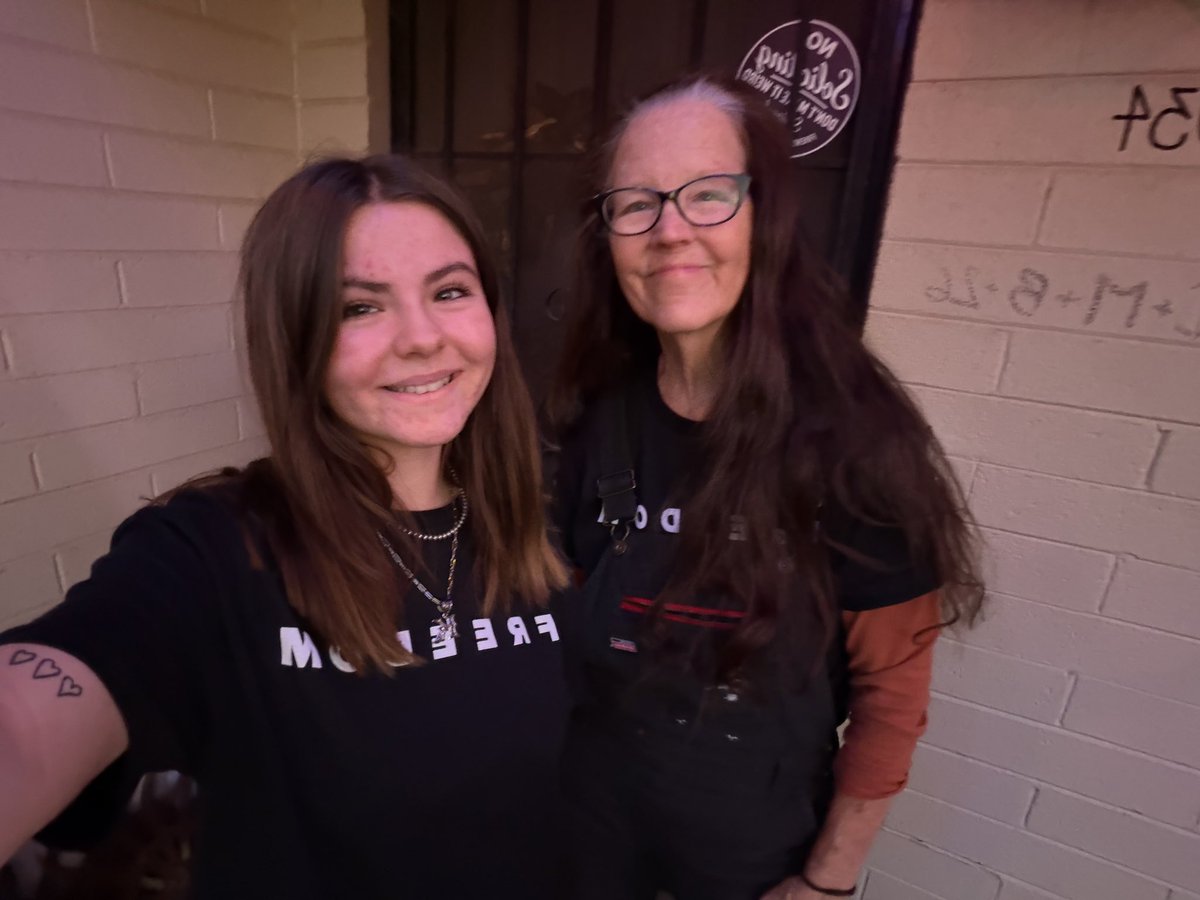 K.y.l.i.e tweet media