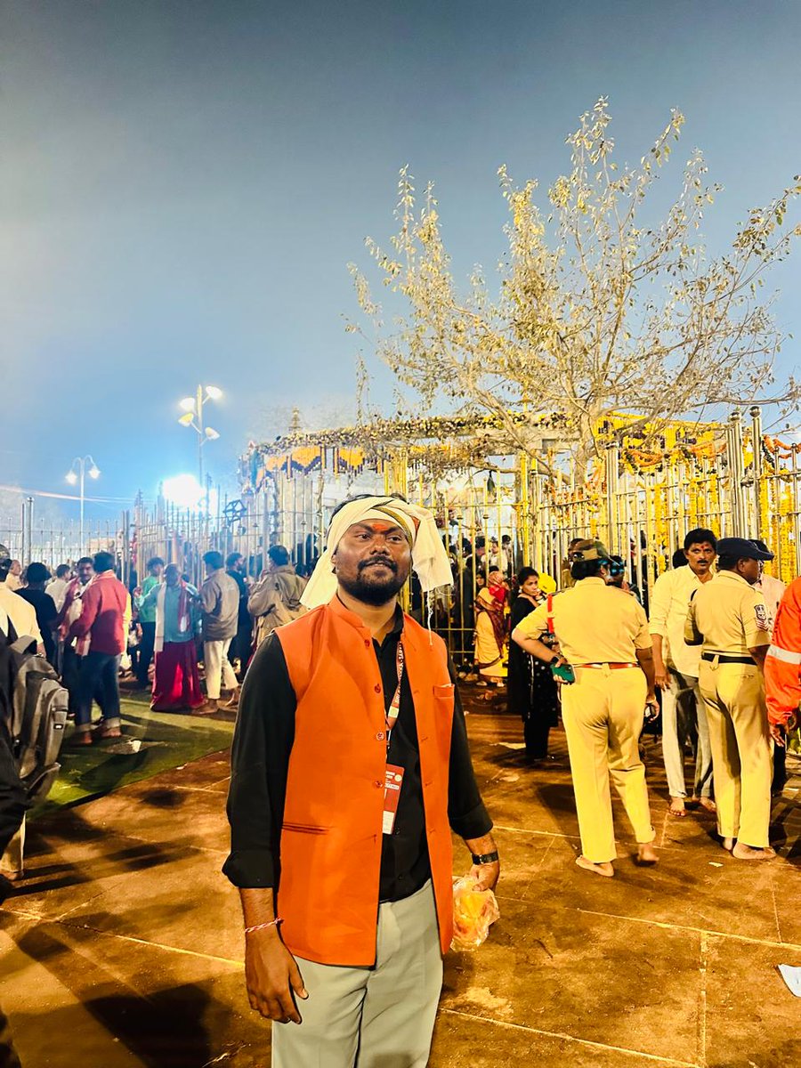 rakeshcherala3's tweet photo. Medaram maha jathara 2026
#MedaramJathara2026 https://t.co/VMIAzsexTW