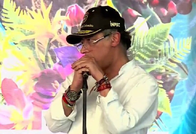 Colombianos, repudian y manifiestan su indignación y rechazo contra el "Anticristo" de la Casa de Nariño. Le exigen respeto! costanoticias.com/colombianos-re… <a href="/PoliticaExperta/">Sin Dios No Hay Patria</a> <a href="/Claraaguilar11/">#Libertad⚖️🦅</a> <a href="/pedrosoto785/">Pedro Soto</a> <a href="/lacoutu/">Miguel Lacouture A®</a>