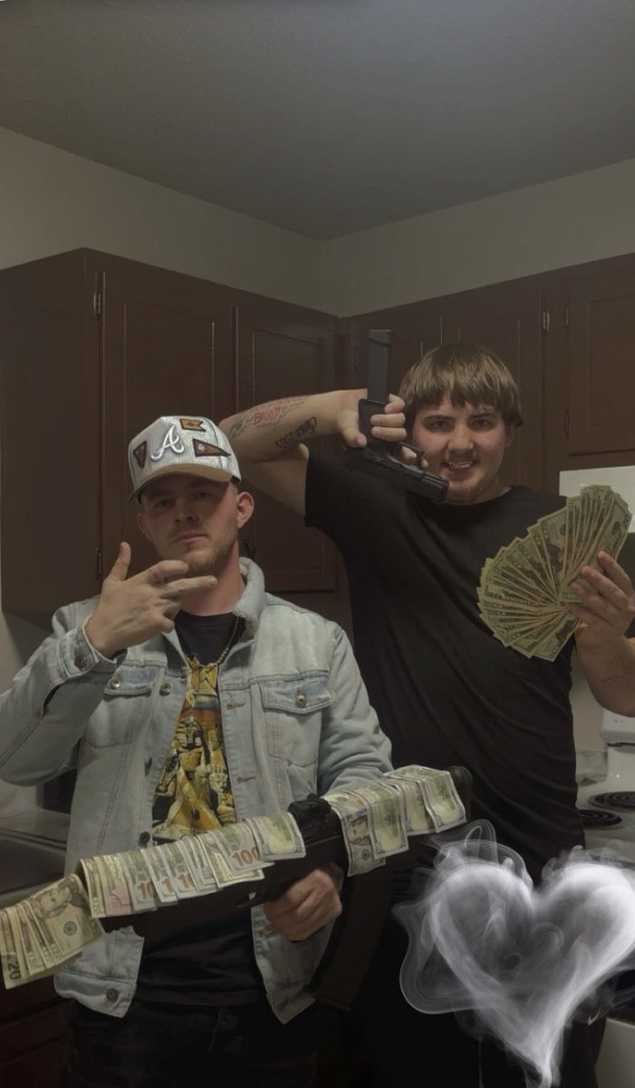 YNTlowkey's tweet image. I keep me some racks but I want some more ☑️