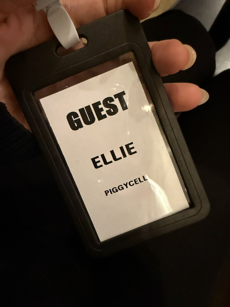 Ellie tweet media